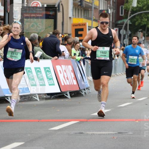 21.09.2025 - PSD Bank Halbmarathon Strokosch-Dieckow http://msf.ph/oto/8943046 21.09.2025 11:35:49 Ziel 1426, 1921, 1922, 1973, 1976, 2110 meine-sportfotos.de
