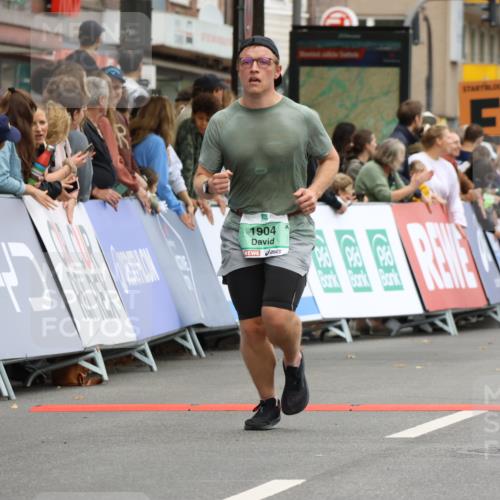 21.09.2025 - PSD Bank Halbmarathon Strokosch-Dieckow http://msf.ph/oto/8943342 21.09.2025 11:38:13 Ziel 1892, 1904, 2675 meine-sportfotos.de
