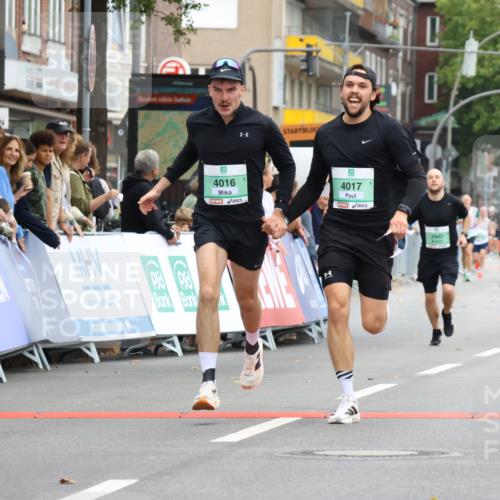 21.09.2025 - PSD Bank Halbmarathon Strokosch-Dieckow http://msf.ph/oto/8943647 21.09.2025 11:39:55 Ziel 1645, 1968, 2015, 2085, 2442, 4016, 4017 meine-sportfotos.de