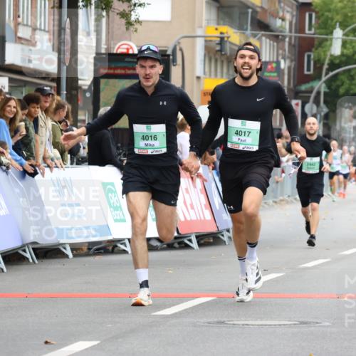 21.09.2025 - PSD Bank Halbmarathon Strokosch-Dieckow http://msf.ph/oto/8943651 21.09.2025 11:39:55 Ziel 1645, 1968, 2015, 2085, 2442, 4016, 4017 meine-sportfotos.de