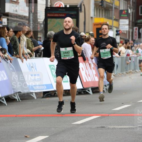 21.09.2025 - PSD Bank Halbmarathon Strokosch-Dieckow http://msf.ph/oto/8943659 21.09.2025 11:39:58 Ziel 1645, 1968, 2015, 2442, 4016, 4017 meine-sportfotos.de