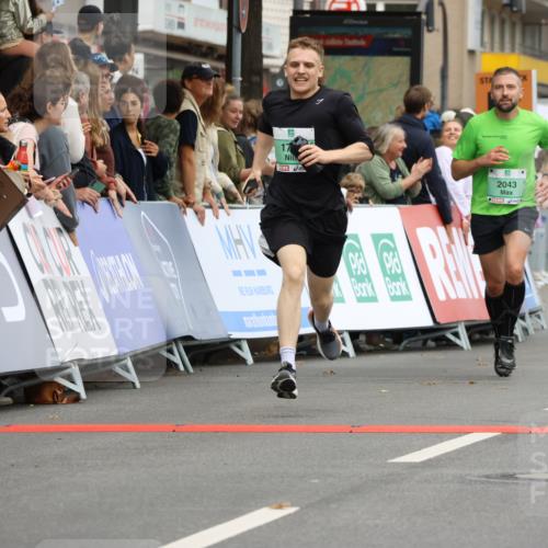 21.09.2025 - PSD Bank Halbmarathon Strokosch-Dieckow http://msf.ph/oto/8943904 21.09.2025 11:41:41 Ziel 1399, 1758, 1887, 2029, 2043, 2111, 3895 meine-sportfotos.de