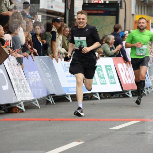 21.09.2025 - PSD Bank Halbmarathon Strokosch-Dieckow http://msf.ph/oto/8943906 21.09.2025 11:41:41 Ziel 1399, 1758, 1887, 2029, 2043, 2111, 3895 meine-sportfotos.de