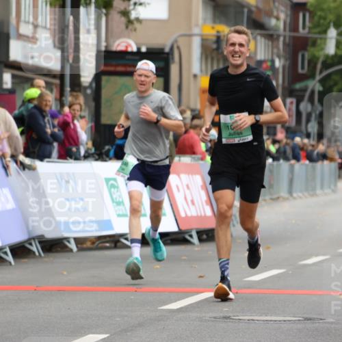 21.09.2025 - PSD Bank Halbmarathon Strokosch-Dieckow http://msf.ph/oto/8943951 21.09.2025 11:20:59 Ziel 1835, 1837, 1846, 1862 meine-sportfotos.de