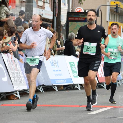 21.09.2025 - PSD Bank Halbmarathon Strokosch-Dieckow http://msf.ph/oto/8944002 21.09.2025 11:42:39 Ziel 1068, 1090, 1312, 2123, 2127, 2174, 2207, 2272, 4046 meine-sportfotos.de