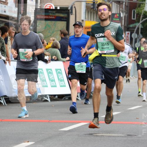 21.09.2025 - PSD Bank Halbmarathon Strokosch-Dieckow http://msf.ph/oto/8944016 21.09.2025 11:42:46 Ziel 1090, 1749, 1750, 2123, 2135, 2158, 2174, 2207, 2369, 3315 meine-sportfotos.de
