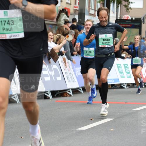 21.09.2025 - PSD Bank Halbmarathon Strokosch-Dieckow http://msf.ph/oto/8944262 21.09.2025 11:44:29 Ziel 1020, 1743, 1839, 1997, 2184, 2188, 2351, 2386, 3923 meine-sportfotos.de