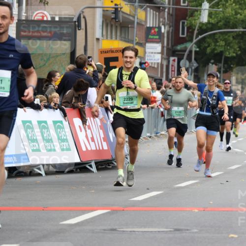 21.09.2025 - PSD Bank Halbmarathon Strokosch-Dieckow http://msf.ph/oto/8944274 21.09.2025 11:46:04 Ziel 1751, 2129, 2141, 2229, 2235 meine-sportfotos.de