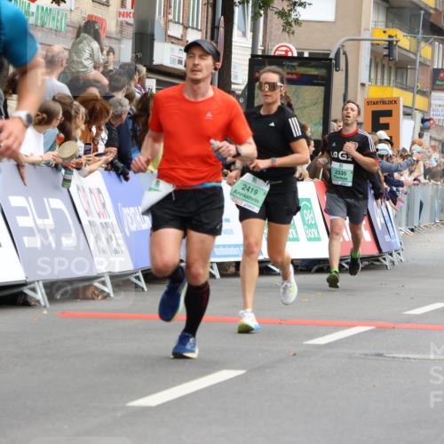 21.09.2025 - PSD Bank Halbmarathon Strokosch-Dieckow http://msf.ph/oto/8944601 21.09.2025 11:48:49 Ziel 1129, 1271, 1983, 1987, 2004, 2053, 2106, 2214, 2307, 2335, 2419, 2438, 2445, 2777 meine-sportfotos.de