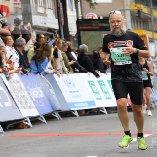 21.09.2025 - PSD Bank Halbmarathon Strokosch-Dieckow http://msf.ph/oto/8944746 21.09.2025 11:50:29 Ziel 1231, 1580, 2280, 2571, 2572, 2811, 3937 meine-sportfotos.de