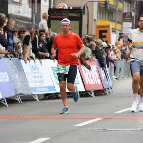 21.09.2025 - PSD Bank Halbmarathon Strokosch-Dieckow http://msf.ph/oto/8944869 21.09.2025 11:51:54 Ziel 1186, 1478, 2066, 2169, 2382, 2539, 3416, 4004 meine-sportfotos.de