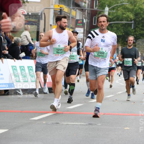 21.09.2025 - PSD Bank Halbmarathon Strokosch-Dieckow http://msf.ph/oto/8945002 21.09.2025 11:53:29 Ziel 1254, 1366, 1724, 1770, 2199, 2246, 2309, 2401, 2537, 2552, 2625, 2804, 2876, 2947, 3901, 3919, 4050 meine-sportfotos.de