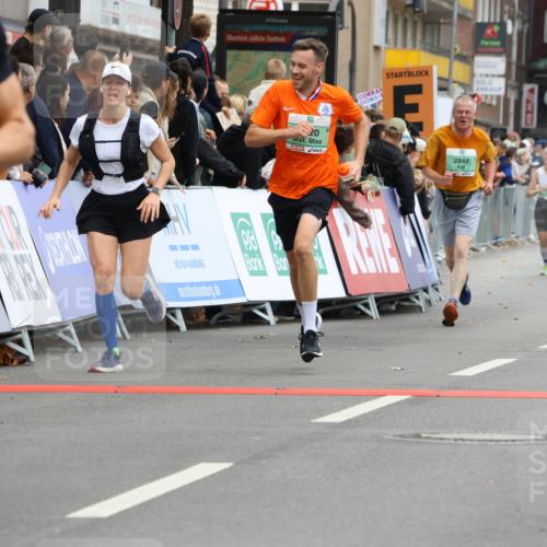 21.09.2025 - PSD Bank Halbmarathon Strokosch-Dieckow http://msf.ph/oto/8945043 21.09.2025 11:54:04 Ziel 2144, 2420, 2505, 2658, 2736, 2848, 3938 meine-sportfotos.de