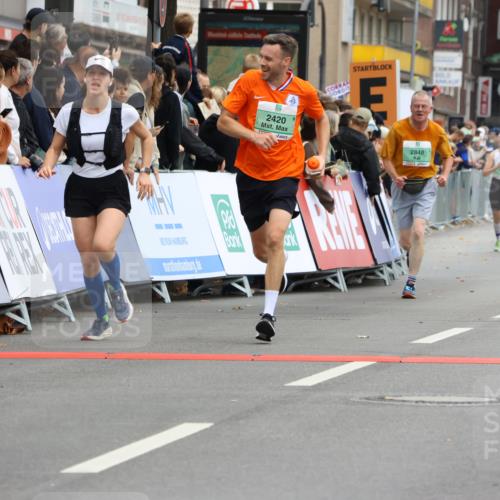 21.09.2025 - PSD Bank Halbmarathon Strokosch-Dieckow http://msf.ph/oto/8945044 21.09.2025 11:54:04 Ziel 2144, 2420, 2505, 2658, 2736, 2848, 3938 meine-sportfotos.de