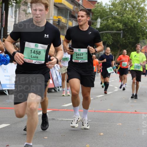 21.09.2025 - PSD Bank Halbmarathon Strokosch-Dieckow http://msf.ph/oto/8945076 21.09.2025 12:03:12 Ziel 1141, 1458, 1664, 2337, 2338, 2400, 2457, 2798, 2821, 3113, 3248, 3986 meine-sportfotos.de