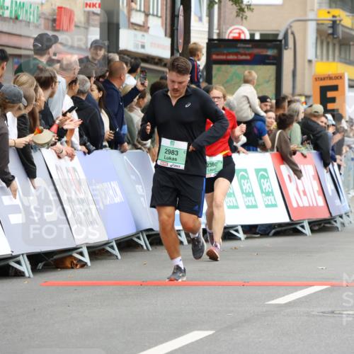 21.09.2025 - PSD Bank Halbmarathon Strokosch-Dieckow http://msf.ph/oto/8945097 21.09.2025 11:54:32 Ziel 1135, 1731, 2360, 2408, 2562, 2583, 2770, 2983, 2997, 3349, 3892, 3944 meine-sportfotos.de