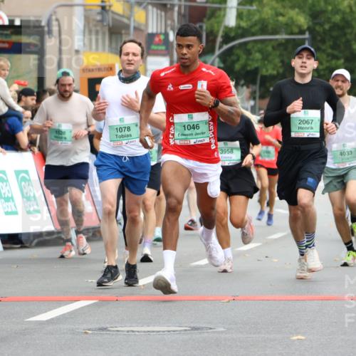 21.09.2025 - PSD Bank Halbmarathon Strokosch-Dieckow http://msf.ph/oto/8945173 21.09.2025 11:55:03 Ziel 1046, 1078, 1528, 2067, 2160, 2275, 2348, 2364, 2500, 2568, 2646, 3270, 3295, 3958, 3968, 4033 meine-sportfotos.de