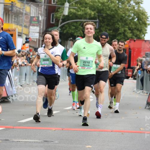 21.09.2025 - PSD Bank Halbmarathon Strokosch-Dieckow http://msf.ph/oto/8945235 21.09.2025 11:55:46 Ziel 1124, 1134, 1273, 1536, 1568, 1818, 1819, 2210, 2218, 2273, 2399, 2456, 2488, 2587, 2636, 2642, 2901, 3166, 3959 meine-sportfotos.de