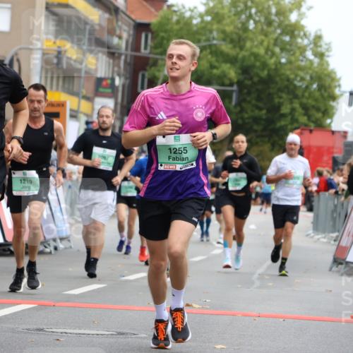 21.09.2025 - PSD Bank Halbmarathon Strokosch-Dieckow http://msf.ph/oto/8945414 21.09.2025 12:05:18 Ziel 1043, 1171, 1218, 1219, 1253, 1255, 1387, 2097, 2618, 2890, 3262, 3267, 3970, 4021, 4045 meine-sportfotos.de