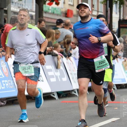 21.09.2025 - PSD Bank Halbmarathon Strokosch-Dieckow http://msf.ph/oto/8945499 21.09.2025 12:05:42 Ziel 1485, 1538, 2075, 2262, 2475, 2534, 2963, 3234, 3251, 4020, 4022 meine-sportfotos.de