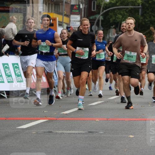 21.09.2025 - PSD Bank Halbmarathon Strokosch-Dieckow http://msf.ph/oto/8945579 21.09.2025 11:58:25 Ziel 1197, 1275, 1276, 1322, 1610, 1611, 2289, 2324, 2343, 2622, 2637, 2826, 2832, 2858, 2961, 3032, 3092, 3099, 3170, 3314, 3960, 4044 meine-sportfotos.de
