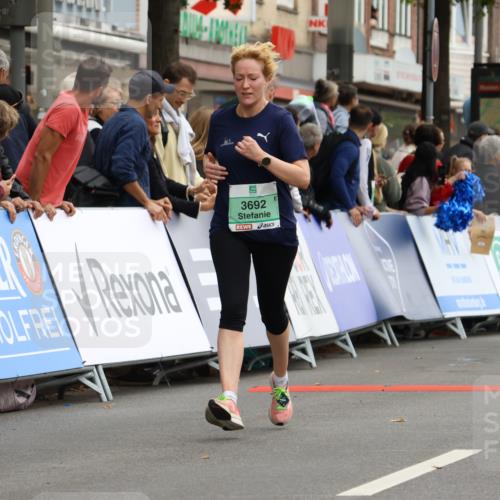 21.09.2025 - PSD Bank Halbmarathon Strokosch-Dieckow http://msf.ph/oto/8945822 21.09.2025 12:07:19 Ziel 1686, 2671, 2694, 2864, 2942, 3065, 3393, 3692 meine-sportfotos.de