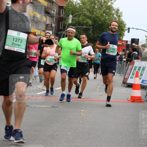 21.09.2025 - PSD Bank Halbmarathon Strokosch-Dieckow http://msf.ph/oto/8946070 21.09.2025 12:01:34 Ziel 1201, 1261, 1373, 1376, 1395, 1400, 1585, 1789, 2345, 2346, 2367, 2384, 2418, 2495, 2686, 2710, 2730, 2753, 2766, 2819, 2943, 2944, 3081, 3132, 3352, 3406, 3565, 3951, 3952, 3973 meine-sportfotos.de