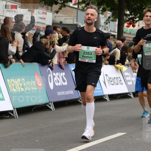 21.09.2025 - PSD Bank Halbmarathon Strokosch-Dieckow http://msf.ph/oto/8946098 21.09.2025 12:01:46 Ziel 1249, 1377, 1929, 2284, 2353, 2384, 2418, 2474, 2514, 2563, 2710, 2720, 2924, 2938, 2944, 2992, 3067, 3081, 3180, 3406, 3952 meine-sportfotos.de