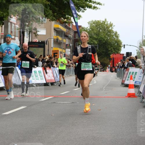 21.09.2025 - PSD Bank Halbmarathon Strokosch-Dieckow http://msf.ph/oto/8946149 21.09.2025 12:02:00 Ziel 1084, 1323, 1713, 1714, 1790, 1929, 2464, 2738, 2741, 2922, 2966, 3020, 3157, 3180, 3395, 3814, 3940 meine-sportfotos.de