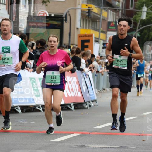 21.09.2025 - PSD Bank Halbmarathon Strokosch-Dieckow http://msf.ph/oto/8946261 21.09.2025 12:02:50 Ziel 1574, 1685, 2448, 3071, 3114, 3130, 3299, 3418 meine-sportfotos.de