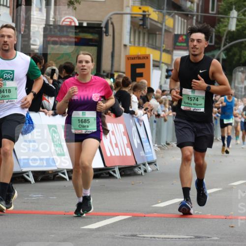 21.09.2025 - PSD Bank Halbmarathon Strokosch-Dieckow http://msf.ph/oto/8946262 21.09.2025 12:02:50 Ziel 1574, 1685, 2448, 3071, 3114, 3130, 3299, 3418 meine-sportfotos.de