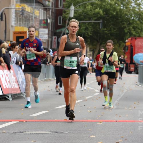 21.09.2025 - PSD Bank Halbmarathon Strokosch-Dieckow http://msf.ph/oto/8946716 21.09.2025 12:16:01 Ziel 1247, 3320, 3397, 3434 meine-sportfotos.de