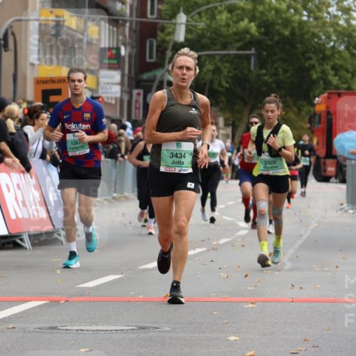 21.09.2025 - PSD Bank Halbmarathon Strokosch-Dieckow http://msf.ph/oto/8946717 21.09.2025 12:16:01 Ziel 1247, 3320, 3397, 3434 meine-sportfotos.de