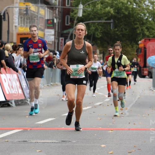 21.09.2025 - PSD Bank Halbmarathon Strokosch-Dieckow http://msf.ph/oto/8946719 21.09.2025 12:16:01 Ziel 1247, 3320, 3397, 3434 meine-sportfotos.de