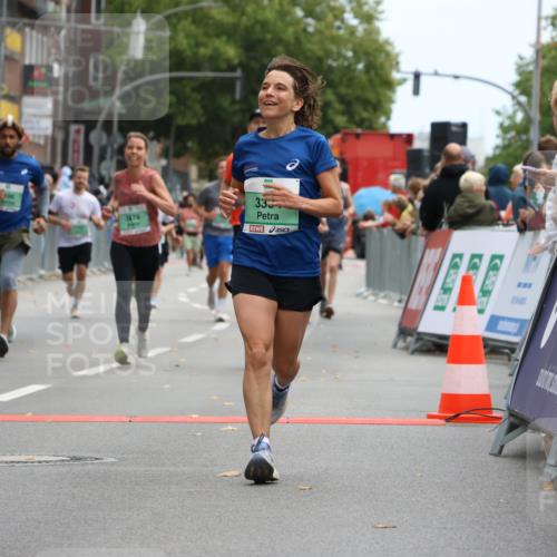 21.09.2025 - PSD Bank Halbmarathon Strokosch-Dieckow http://msf.ph/oto/8946819 21.09.2025 12:17:07 Ziel 1061, 3018, 3028, 3334, 3496, 3500, 3874, 4032 meine-sportfotos.de