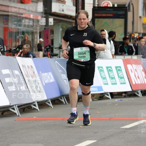 21.09.2025 - PSD Bank Halbmarathon Strokosch-Dieckow http://msf.ph/oto/8946850 21.09.2025 12:55:13 Ziel 1422, 1423, 1424, 1425, 3854 meine-sportfotos.de