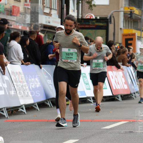 21.09.2025 - PSD Bank Halbmarathon Strokosch-Dieckow http://msf.ph/oto/8947312 21.09.2025 12:19:52 Ziel 1004, 1070, 1661, 2452, 2714, 2799, 3111, 3122, 3264, 3265, 3329, 3347, 3501, 3528, 3567, 3672, 3678, 4067 meine-sportfotos.de