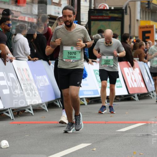 21.09.2025 - PSD Bank Halbmarathon Strokosch-Dieckow http://msf.ph/oto/8947321 21.09.2025 12:19:52 Ziel 1004, 1070, 1661, 2452, 2714, 2799, 3111, 3122, 3264, 3265, 3329, 3347, 3501, 3528, 3567, 3672, 3678, 4067 meine-sportfotos.de