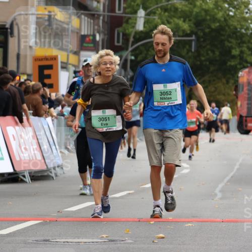 21.09.2025 - PSD Bank Halbmarathon Strokosch-Dieckow http://msf.ph/oto/8947368 21.09.2025 12:20:15 Ziel 1151, 1152, 1176, 2211, 3051, 3052, 3445 meine-sportfotos.de