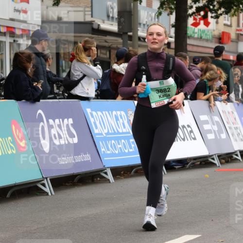 21.09.2025 - PSD Bank Halbmarathon Strokosch-Dieckow http://msf.ph/oto/8947637 21.09.2025 12:27:12 Ziel 3856, 3882, 3989 meine-sportfotos.de
