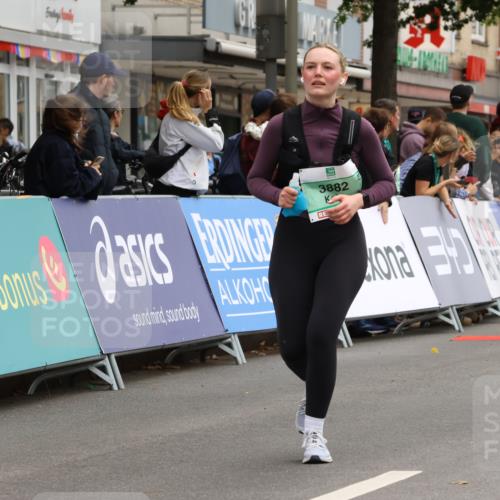 21.09.2025 - PSD Bank Halbmarathon Strokosch-Dieckow http://msf.ph/oto/8947639 21.09.2025 12:27:12 Ziel 3856, 3882, 3989 meine-sportfotos.de