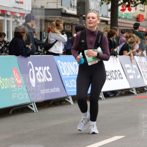21.09.2025 - PSD Bank Halbmarathon Strokosch-Dieckow http://msf.ph/oto/8947642 21.09.2025 12:27:12 Ziel 3856, 3882, 3989 meine-sportfotos.de