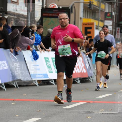 21.09.2025 - PSD Bank Halbmarathon Strokosch-Dieckow http://msf.ph/oto/8947670 21.09.2025 12:27:19 Ziel 1269, 1270, 3451, 3661, 3845, 3989 meine-sportfotos.de