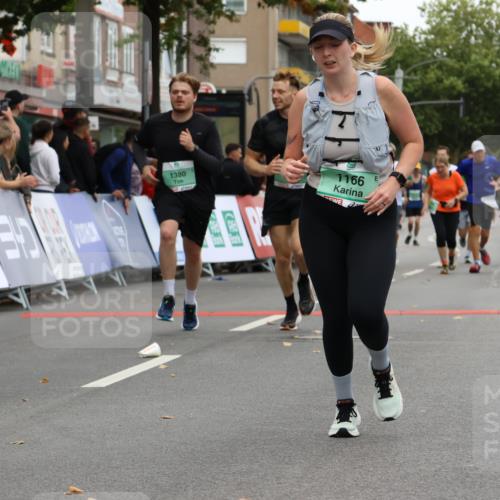 21.09.2025 - PSD Bank Halbmarathon Strokosch-Dieckow http://msf.ph/oto/8947795 21.09.2025 12:23:50 Ziel 1163, 1166, 1380, 2729, 2810, 2827, 3359, 3546 meine-sportfotos.de
