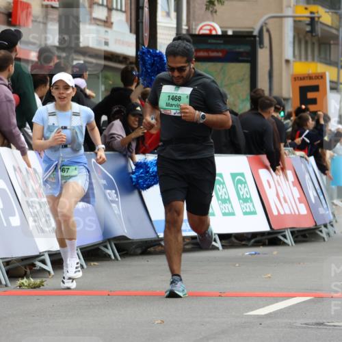 21.09.2025 - PSD Bank Halbmarathon Strokosch-Dieckow http://msf.ph/oto/8947927 21.09.2025 12:29:54 Ziel 1467, 1468, 3287, 3351 meine-sportfotos.de