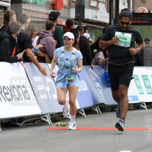 21.09.2025 - PSD Bank Halbmarathon Strokosch-Dieckow http://msf.ph/oto/8947931 21.09.2025 12:29:54 Ziel 1467, 1468, 3287, 3351 meine-sportfotos.de