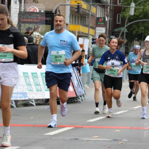 21.09.2025 - PSD Bank Halbmarathon Strokosch-Dieckow http://msf.ph/oto/8948046 21.09.2025 12:32:04 Ziel 1595, 1596, 2679, 3289, 3316, 3789, 3994 meine-sportfotos.de