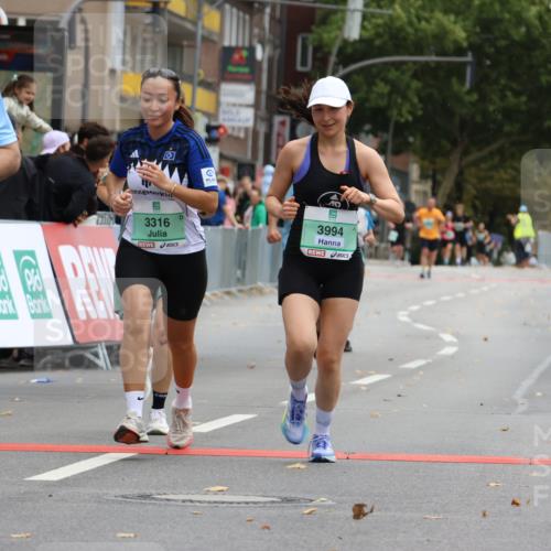 21.09.2025 - PSD Bank Halbmarathon Strokosch-Dieckow http://msf.ph/oto/8948050 21.09.2025 12:32:06 Ziel 1595, 1596, 2679, 3289, 3316, 3789, 3994 meine-sportfotos.de