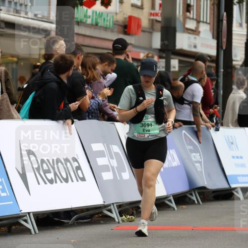 21.09.2025 - PSD Bank Halbmarathon Strokosch-Dieckow http://msf.ph/oto/8948086 21.09.2025 12:33:03 Ziel 3522, 3691, 3705 meine-sportfotos.de
