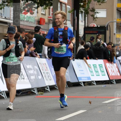21.09.2025 - PSD Bank Halbmarathon Strokosch-Dieckow http://msf.ph/oto/8948089 21.09.2025 12:33:04 Ziel 3522, 3691, 3705 meine-sportfotos.de